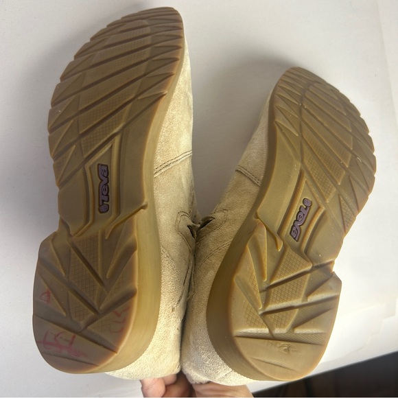 Teva Women's Delavina Ankle Bootie suede cut out detail size 9 - Picture 7 of 7